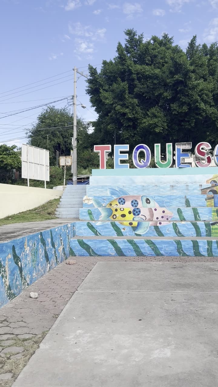 Letras monumentales de Teques